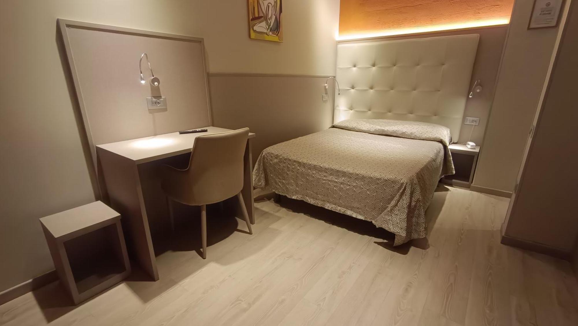 Hotel Baffo Rosso Alba Adriatica