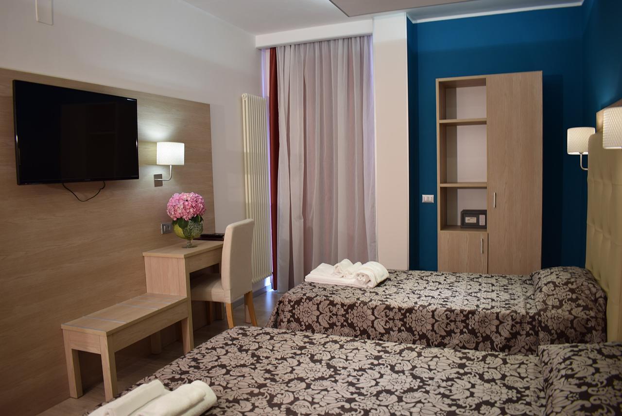 Hotel Baffo Rosso Alba Adriatica